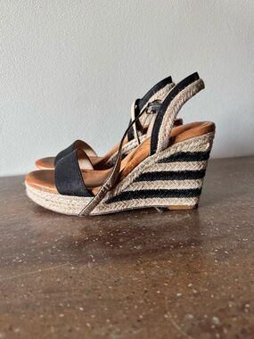 Kelly & Katie Sandals